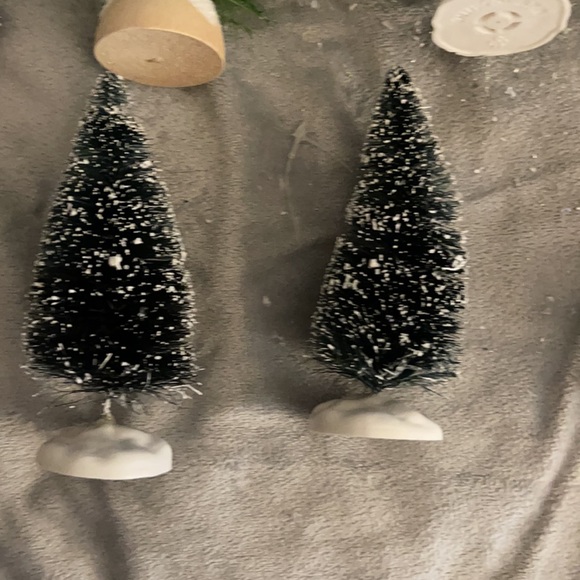 Christmas Decor- 9 bottle brush trees - Picture 4 of 4